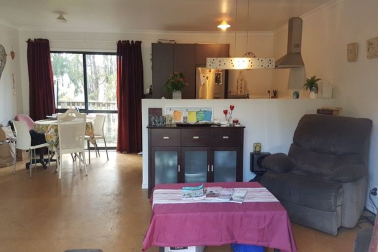 Photo of property in 1 Ishtar Place, One Tree Point, 0118