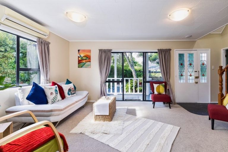 Photo of property in 54 Redlands Grove, Swanson, Auckland, 0612