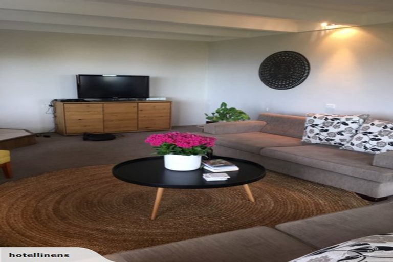 Photo of property in 24 Hillcrest Road, Hatfields Beach, Orewa, 0931