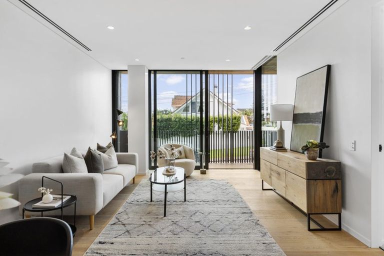 Photo of property in "milford 110" Penthouse, 103/110 Kitchener Road, Milford, Auckland, 0620