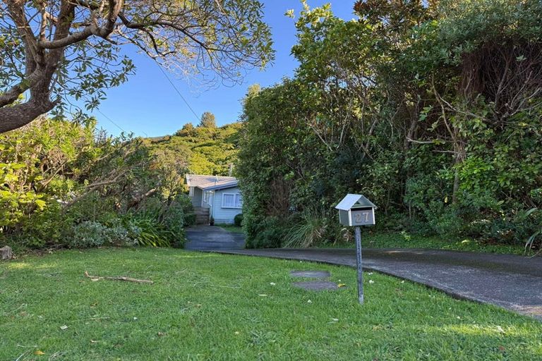 Photo of property in 27 Huntleigh Park Way, Ngaio, Wellington, 6035