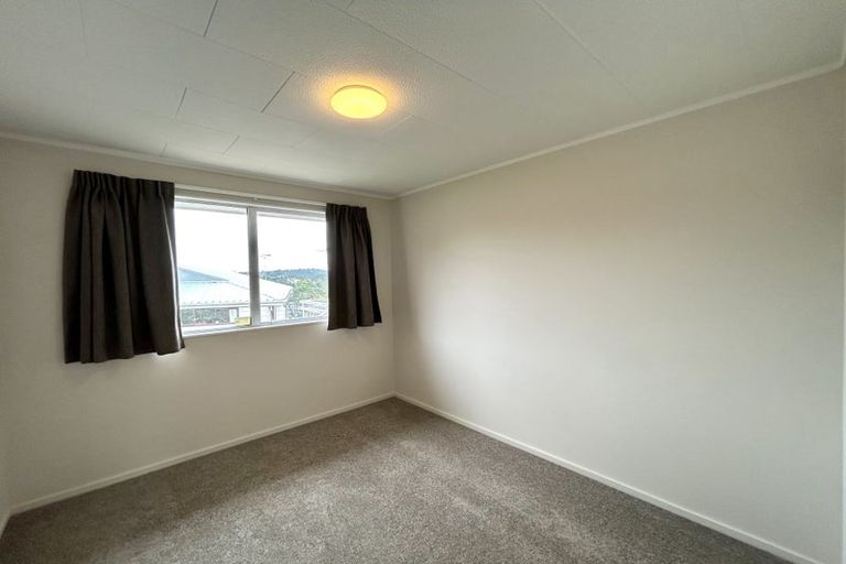 Photo of property in 2/127 Spinella Drive, Bayview, Auckland, 0629