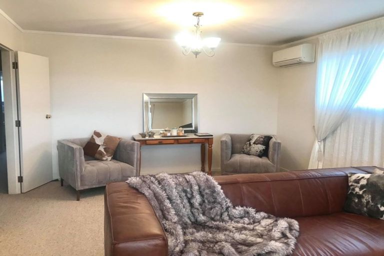 Photo of property in 70 Sailmaker Close, Whitby, Porirua, 5024