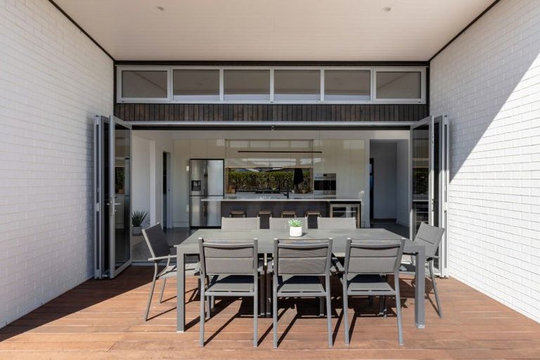 Photo of property in 2 Makura Drive, Papamoa Beach, Papamoa, 3118