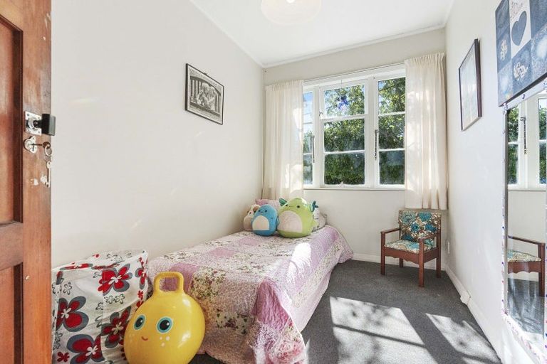 Photo of property in 4 Humphries Street, Greytown, 5712