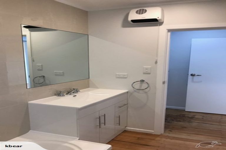 Photo of property in 2/4 Sydney Street, Hauraki, Auckland, 0622