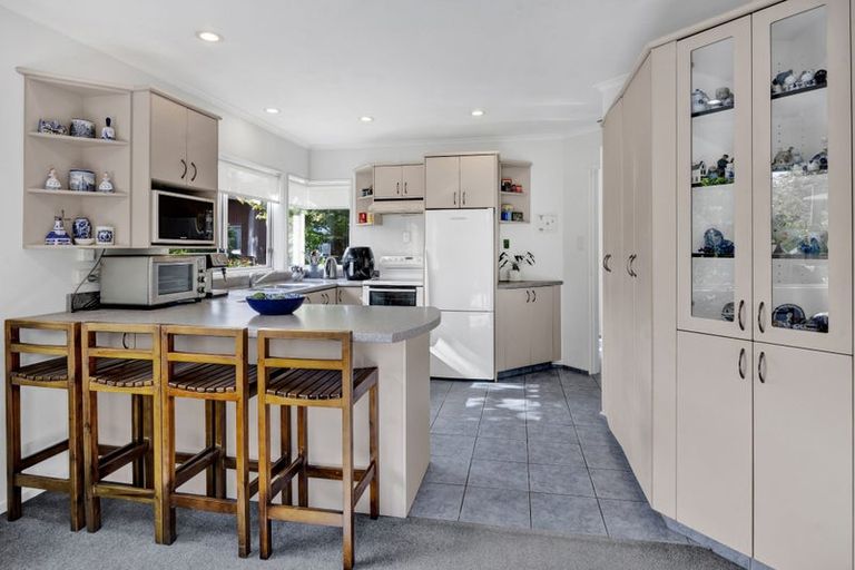 Photo of property in 6 Mayfair Place, Westown, New Plymouth, 4310