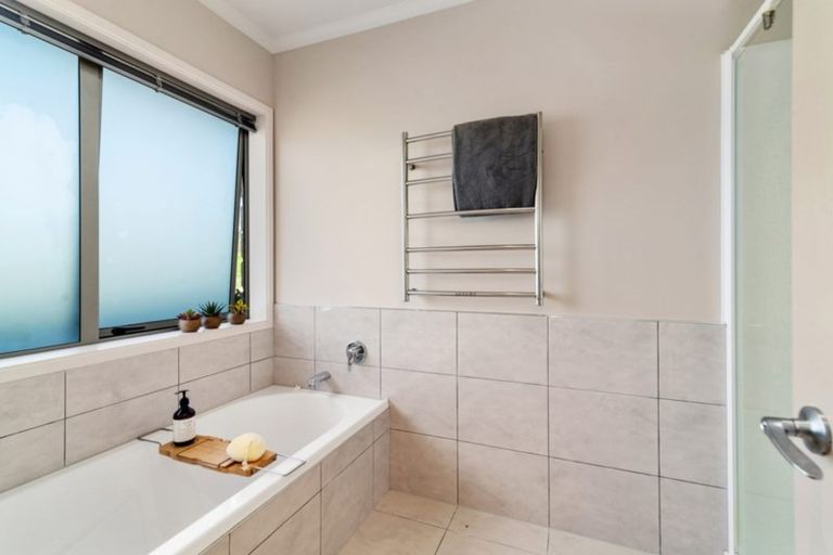 Photo of property in 40 Baxendale Drive, Matipo Heights, Rotorua, 3015