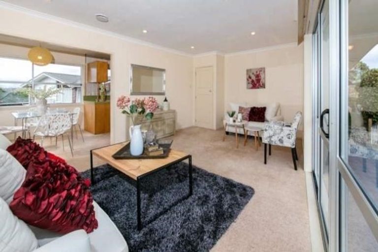 Photo of property in 7 Kurnell Drive, Botany Downs, Auckland, 2010