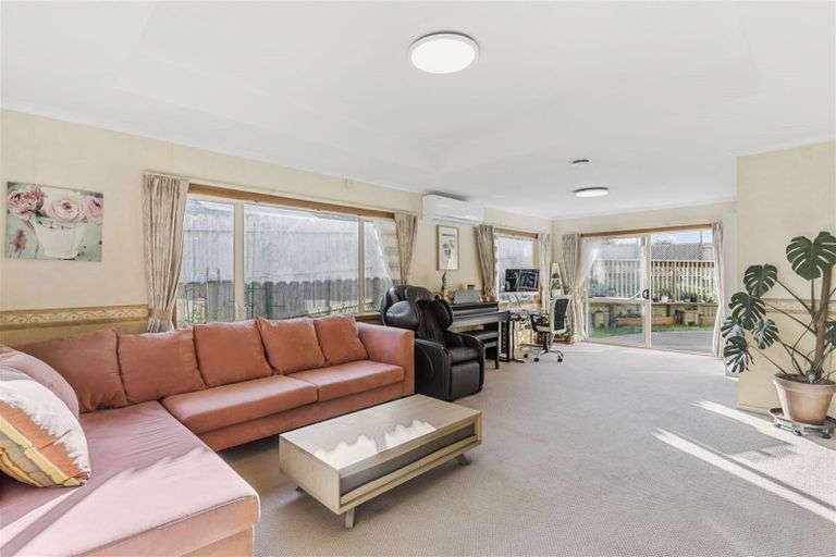 Photo of property in 7 Walter Haddrell Crescent, Flat Bush, Auckland, 2016