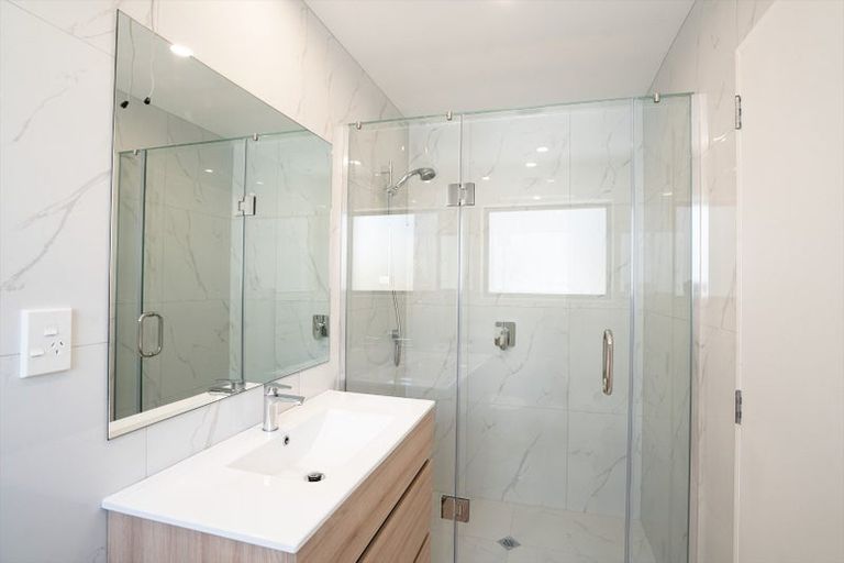 Photo of property in 16c Dianthus Place, Browns Bay, Auckland, 0630