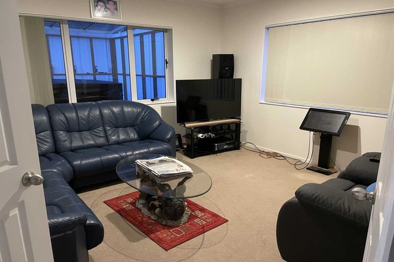 Photo of property in 2 Cathcart Close, Pukekohe, 2120