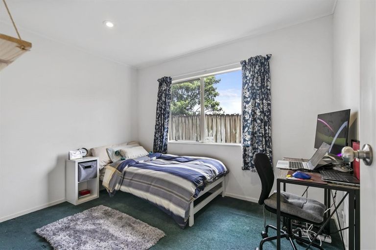 Photo of property in 2/1 Mossop Rise, Glenfield, Auckland, 0629