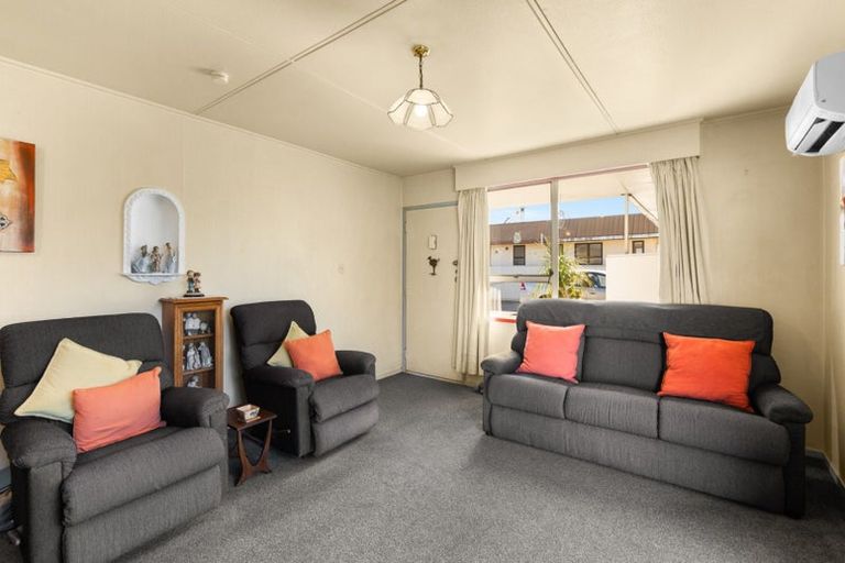 Photo of property in 2/208 Wolseley Street, Mayfair, Hastings, 4122