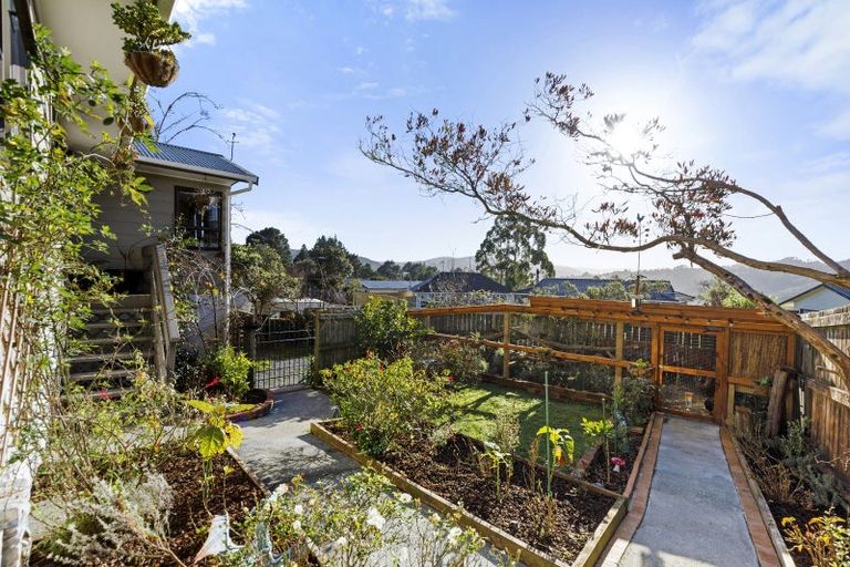 Photo of property in 27 Fenchurch Grove, Stokes Valley, Lower Hutt, 5019