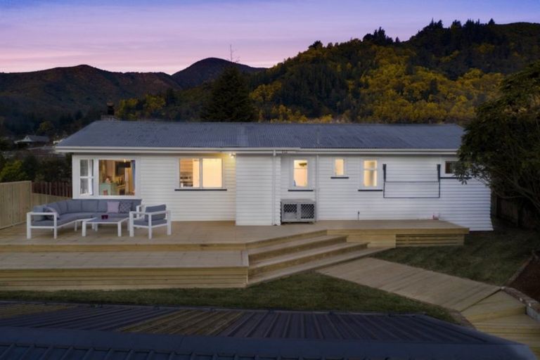 Photo of property in 76 Hampden Street, Picton, 7220