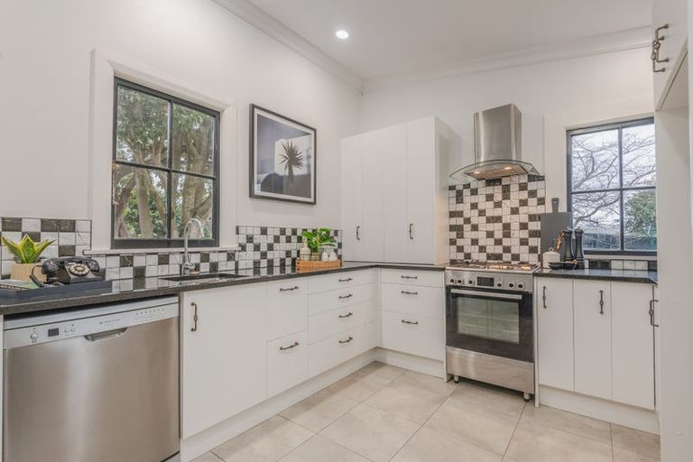 Photo of property in 10 Manson Street, Terrace End, Palmerston North, 4410