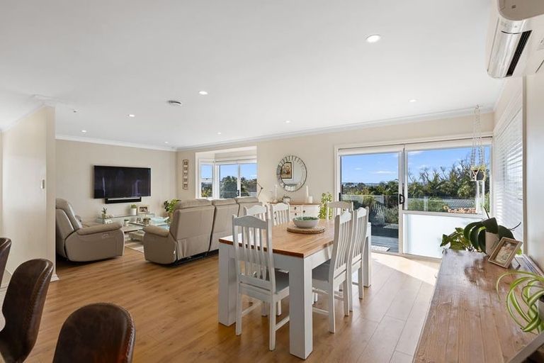 Photo of property in 1/4 Holt Avenue, Torbay, Auckland, 0630