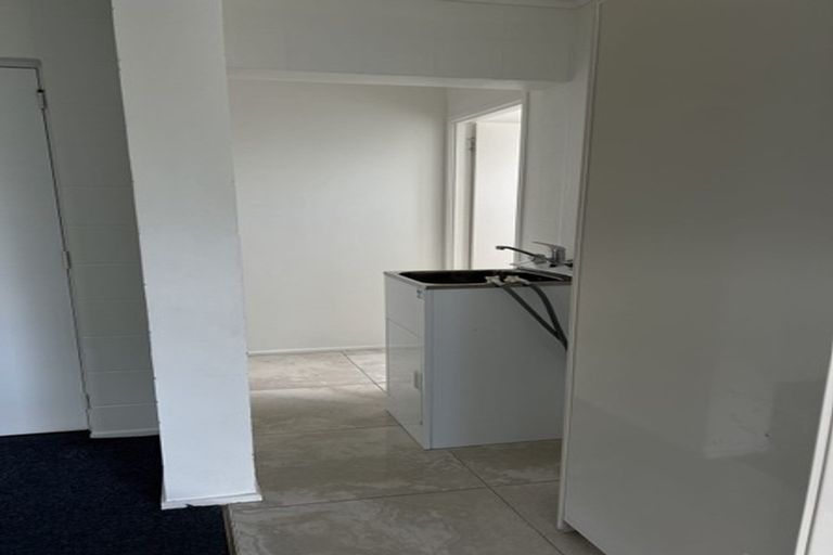 Photo of property in 11 Ian Place, Glendene, Auckland, 0602