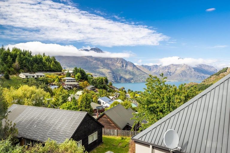 Photo of property in 4a Dart Place, Fernhill, Queenstown, 9300