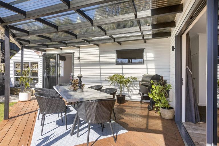 Photo of property in 15 Bracken Street, New Plymouth, 4310