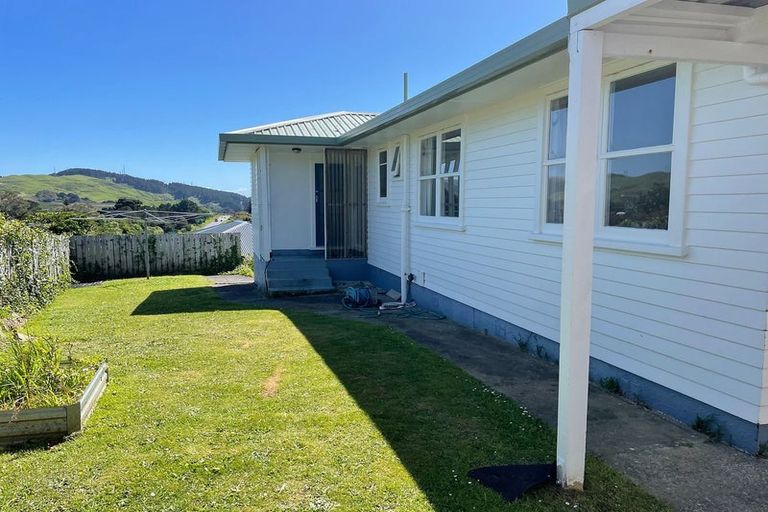 Photo of property in 43 Lynda Avenue, Paparangi, Wellington, 6037