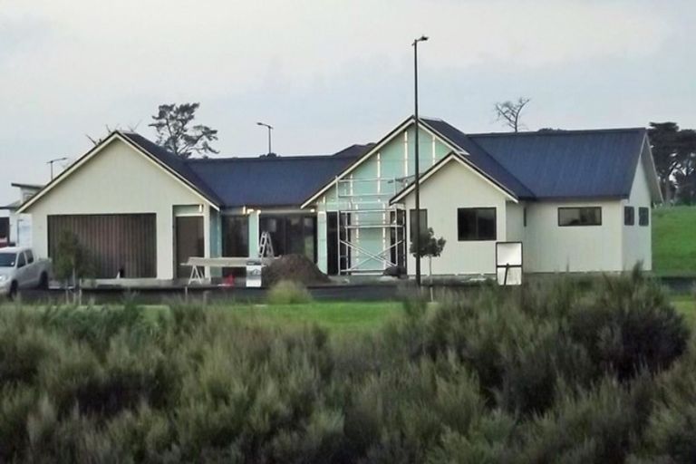 Photo of property in 13 Wheriko Avenue, Glenbrook, Waiuku, 2681