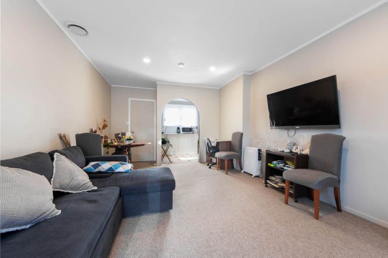 Photo of property in 4237 Great North Road, Glendene, Auckland, 0602