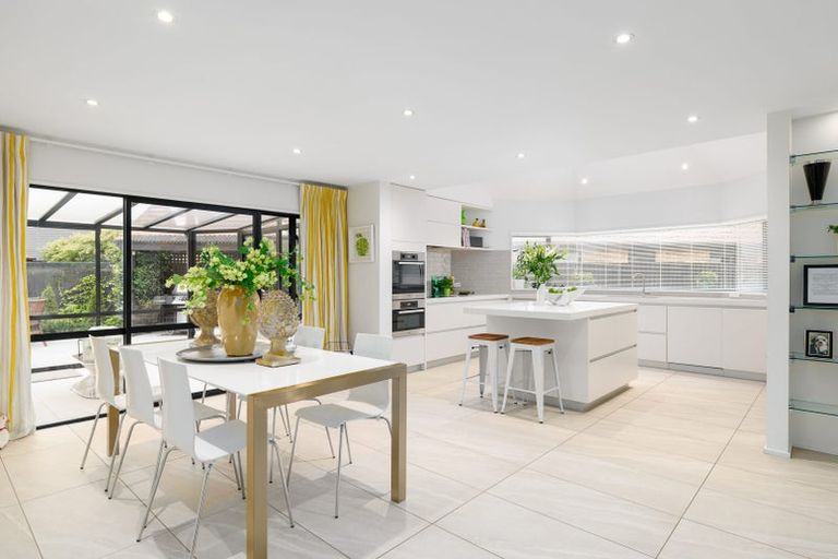 Photo of property in 22 Brockhall Lane, Avonhead, Christchurch, 8042