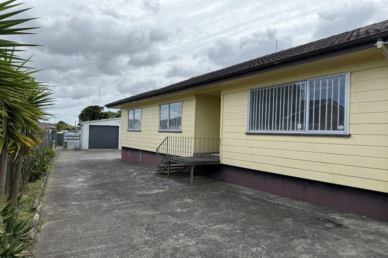 Photo of property in 190 Universal Drive, Henderson, Auckland, 0610