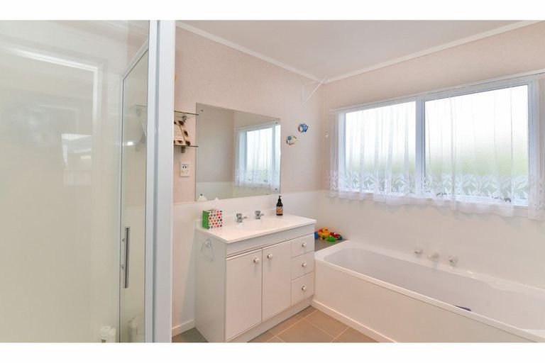 Photo of property in 1 Lakeside Drive, Orewa, 0931