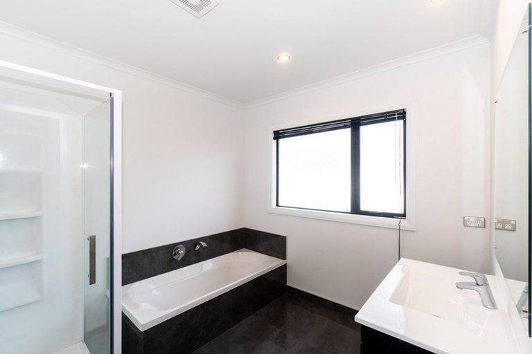 Photo of property in 1 Tower Place, Fitzherbert, Palmerston North, 4410