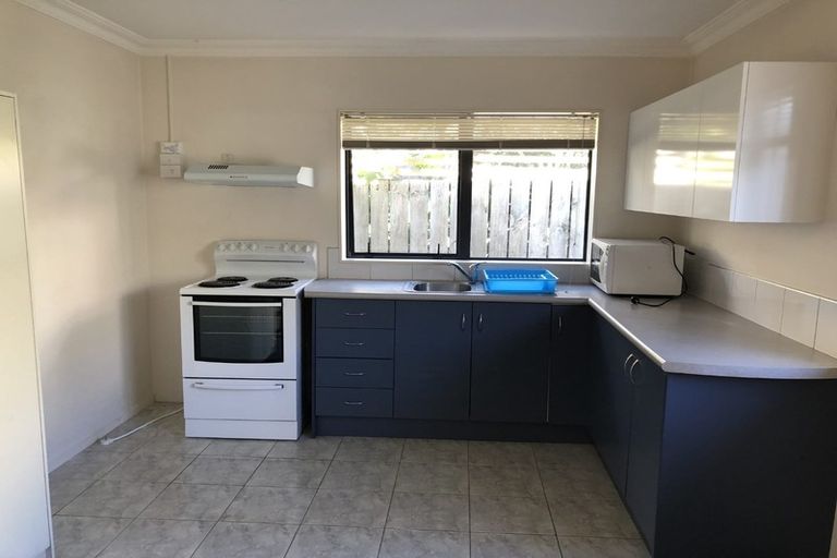 Photo of property in 16 Ewhurst Place, Goodwood Heights, Auckland, 2105