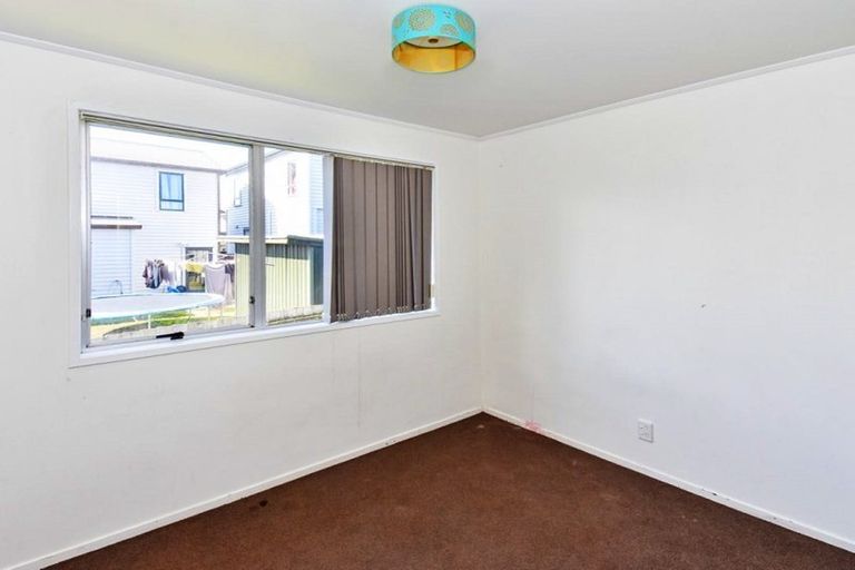 Photo of property in 31 Becker Drive, Weymouth, Auckland, 2103