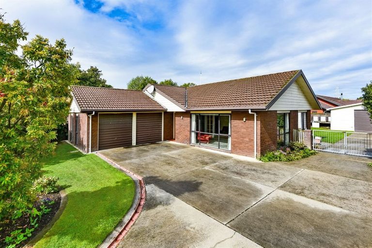 Photo of property in 17 Lakeview Place, Halswell, Christchurch, 8025