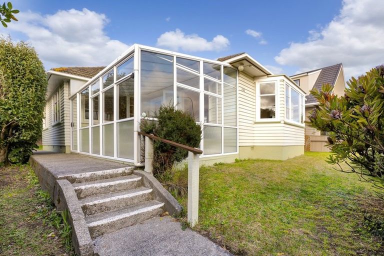 Photo of property in 136 Mana Esplanade, Paremata, Porirua, 5026