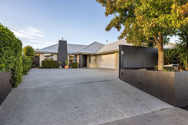 Photo of property in 5 Foresters Crescent, Parklands, Christchurch, 8083