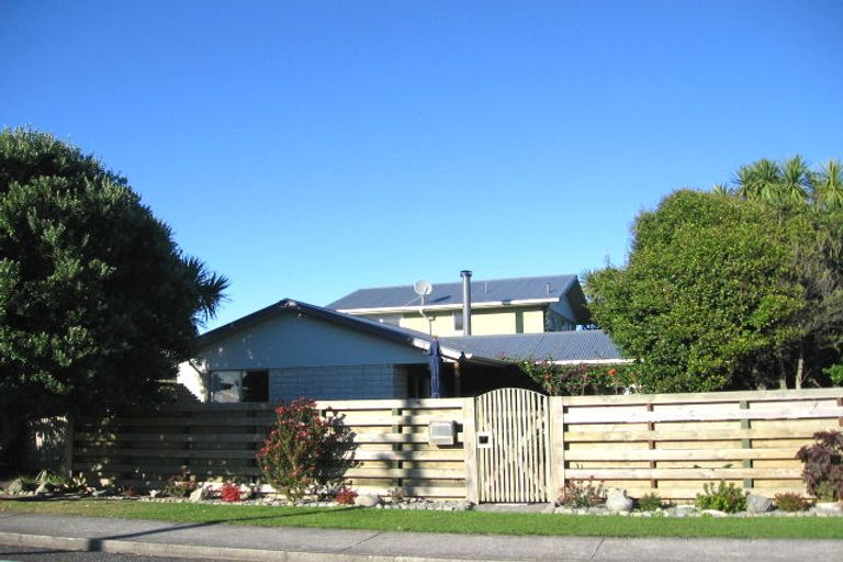 Photo of property in 105 Rangiuru Road, Otaki Beach, Otaki, 5512