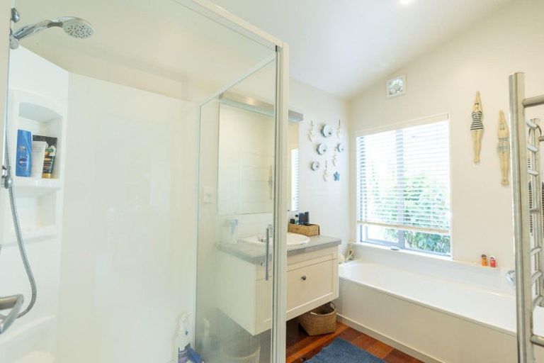 Photo of property in 1 Holden Way, Fitzherbert, Palmerston North, 4471