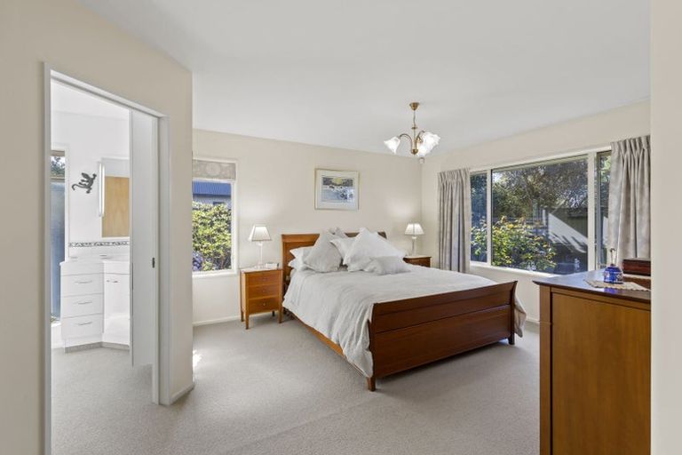 Photo of property in 36 Farnswood Place, Redwood, Christchurch, 8051