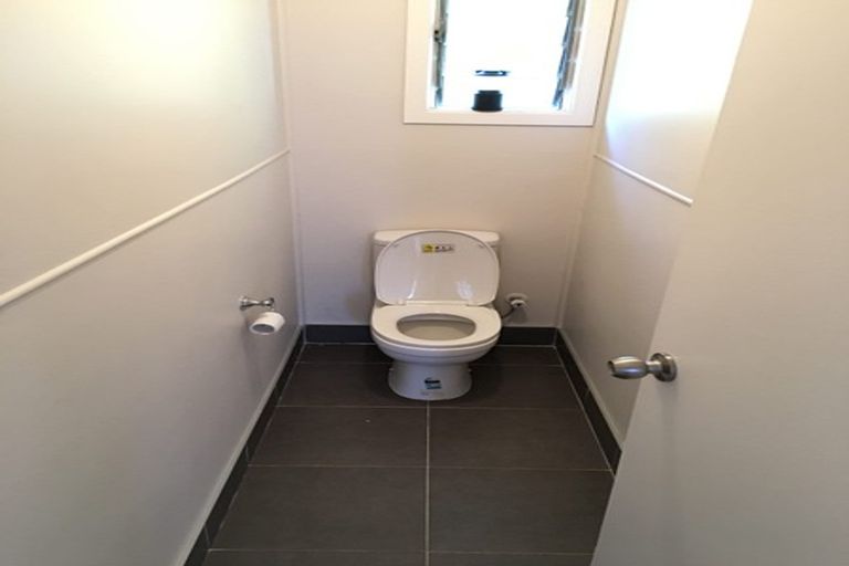 Photo of property in 4 Kirrie Avenue, Te Atatu South, Auckland, 0610