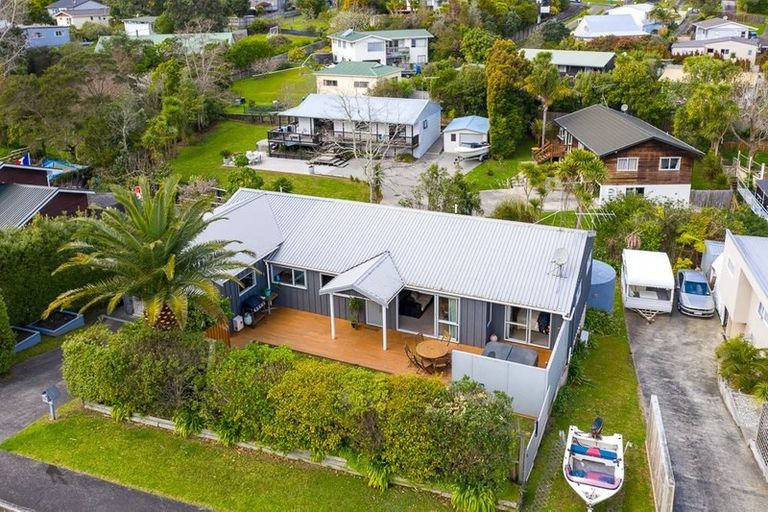 Photo of property in 24 Springtime Crescent, Stanmore Bay, Whangaparaoa, 0932