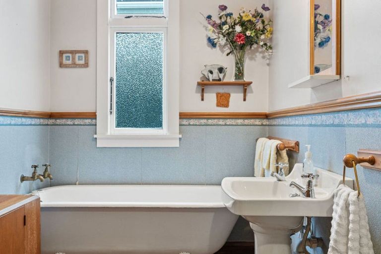 Photo of property in 21 Kawatiri Avenue, Gonville, Whanganui, 4501