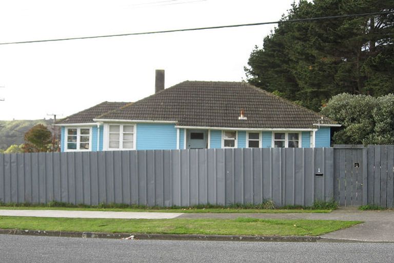 Photo of property in 1 Wilkie Crescent, Naenae, Lower Hutt, 5011