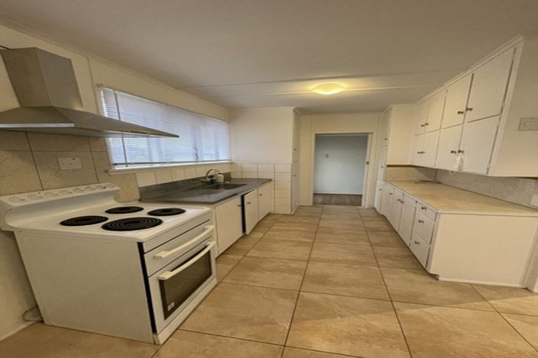 Photo of property in 92 Hillcrest Road, Papatoetoe, Auckland, 2025