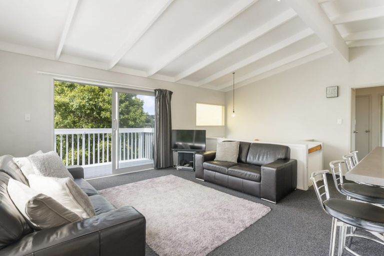 Photo of property in 2/29 Sealy Road, Torbay, Auckland, 0630