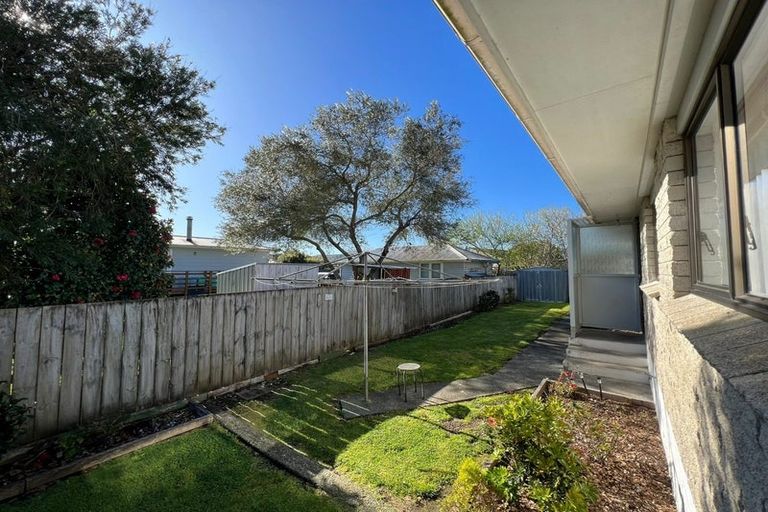 Photo of property in 2/36 Pukeroa Place, Papakura, 2110