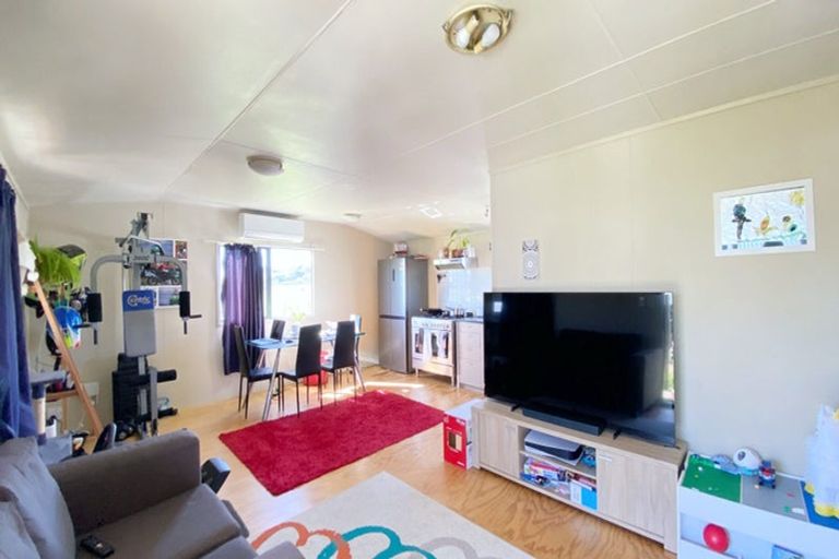 Photo of property in 9 Kiekie Road, Mangere Bridge, Auckland, 2022