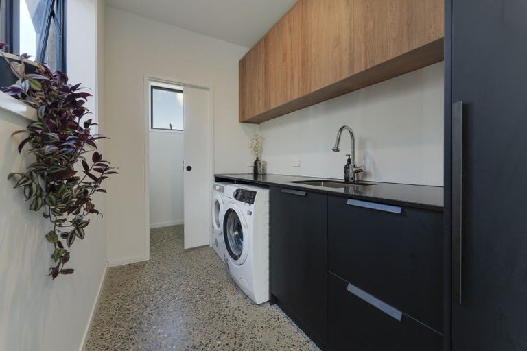 Photo of property in 52 Cunninghams Drive, Jacks Point, Queenstown, 9371