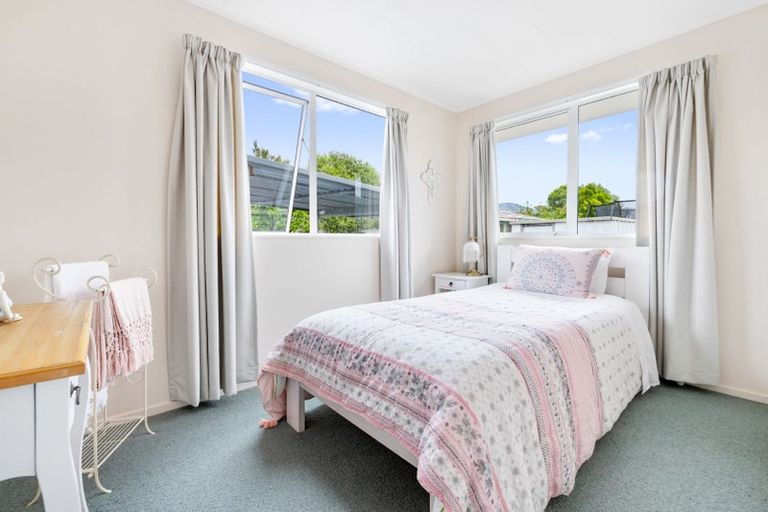 Photo of property in 54a Yeovil Road, Te Atatu Peninsula, Auckland, 0610